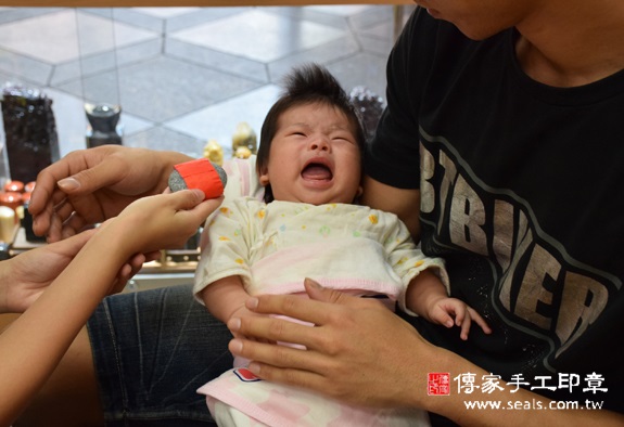 蔡寶寶(台中市北區嬰兒寶寶滿月剃頭理髮、免費嬰兒剃胎毛儀式吉祥話)。中國風會場，爸媽寶貝免費穿「日中韓」古裝禮服。專業拍照、DVD光碟、證書。★購買「臍帶章、肚臍章、胎毛筆刷印章」贈送：剃頭、收涎、抓周，三選一。 2015.11.02 照片6